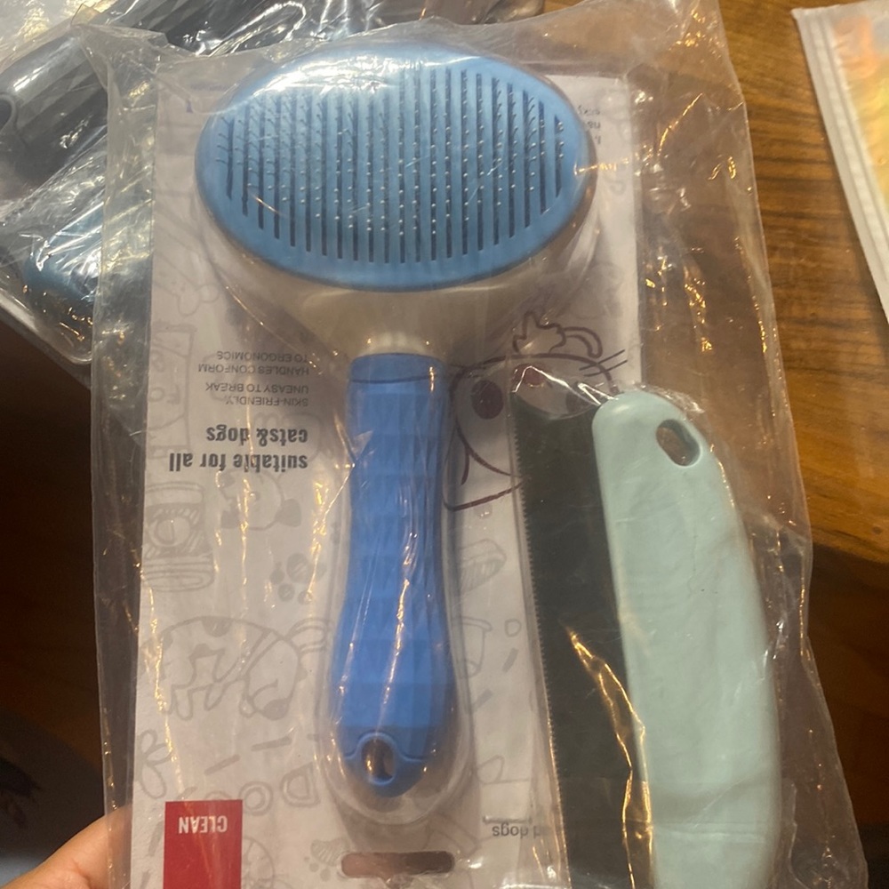 Cat/Dog Brush with extra comb pack